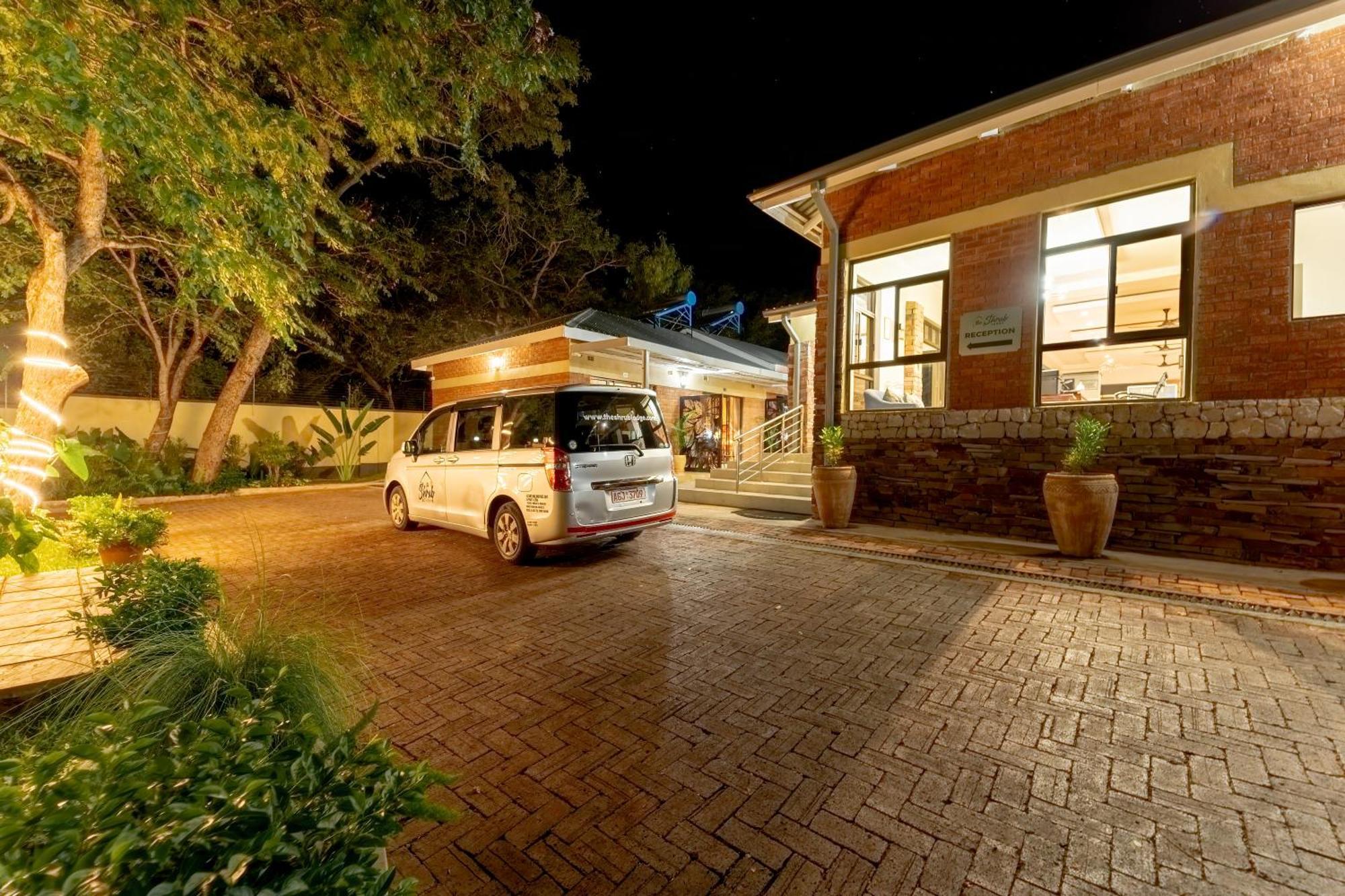 The Shrub Lodge 빅토리아폴스 외부 사진